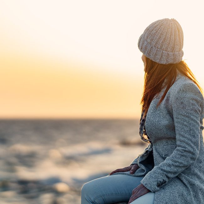 backlighting-of-a-red-haired-woman